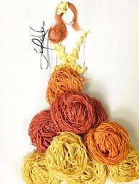 Quand La Mode Rencontre Les Nouilles When Fashion Meets Noodles Fashion Illustration Sketches Fashion Drawing Noodle Art