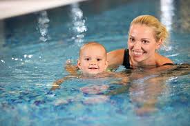 Die nabelwunde ist verheilt und dein baby kann den kopf selbst stabil halten. Babyschwimmen 9monate De