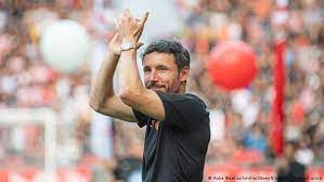 Mark van bommel has been sacked by psv, with the club 10 points off the pace in the battle for the. Mark Van Bommel Wird Neuer Trainer Des Vfl Wolfsburg Sport Dw 02 06 2021