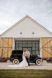 Deep In The Heart Farms Wedding Venue Weddings In Houston In 2020 Country Wedding Pictures Farm Wedding Venue Country Style Wedding