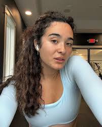 Nicole Hochstetler's Instagram, Twitter & Facebook