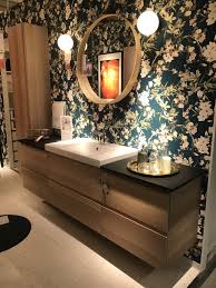 Badezimmer Idee Kommode Mit Waschbecken Flower Tapete Bad Inspiration Haus Einrichten Tapeten Entdecke die vielfalt der tapete und finde spannende designs, die zur dir und deinem.