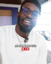 #MarsDaily, 我們的禁區堡壘 Micheal Eric 艾力克，上週六啟程返國啦✈️,  身為隊上的資深大學長，他用經驗與穩定心態領軍，成為戰神禁區守護神💪🏾, 私底下則是大家的開心果，幽默逗趣隊友都戲稱他是「小屁孩」🤣,  聊到對台灣最深刻的印象，Eric笑說：「台灣好像不夜城，凌晨兩點還能去便利商店買冰淇淋！」🍦😆,  相信艾力克一直都能保持這份能量和熱情，不管年紀，永遠都能「Dunk ...