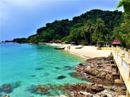 Anda juga boleh mengelilingi ia dengan berjalan kaki! Top 5 Pulau Menarik Di Terengganu Triphackerz