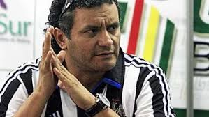 Tientan a Marco Etcheverry para dirigir en Ecuador y Chile