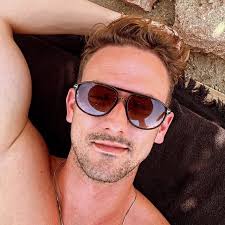 Révész Dániel Tamás (@revesz.daniel.tamas) • Threads, Say more