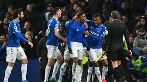 Der fc everton steckt sportlich in der krise, gegen aston villa kassierte der klub aus liverpool die nächste niederlage. Premier League Everton Snatches A Deserved Victory Over Arsenal 2 1