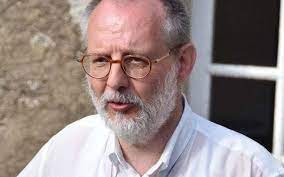 Ein katholischer priester ist am montag im westfranzösischen département vendée tot aufgefunden worden, berichten mehrere französische medien. Gav75xkmu025jm