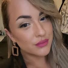 Amie Bunch's Instagram, Twitter & Facebook