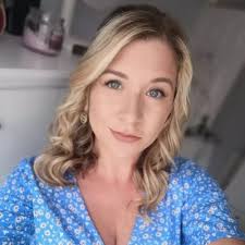 Laura Baker (@laurabeee3)