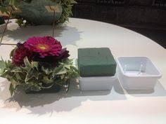 Accessoires, nähte und verschiedene stoffe können miteinander kombiniert werden. Die 27 Besten Ideen Zu Floristik Blumengestecke Tisch Hochzeit Selber Machen Steckschaum Blumengestecke Blumen Gestecke