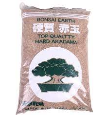 Akadama is similar to clay with microscopic differences that make it ideal for bonsai use. Bonsai Accessoires Akadama 14 Ltr Florastore