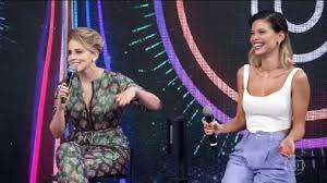 Vitória strada e marcella rica contam tudo sobre seu namoro. Vitoria Strada Sobre Noivado Com Mulher Perguntaram Se Nao Tive Medo De Perder Emprego