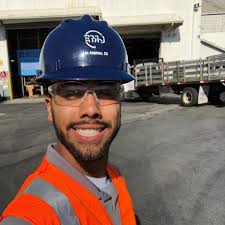 hey guys, new here! i'm looking at buying a 2022 Grand Cherokee. the one  pictured has the 5.7, 45,000 kilometres and is listed for 55k (CAD). i'm a  chevy girl and have