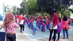 Mewarnai gambar tempat rekreasi untuk anak tk. Pelajar Tk Dan Paud Antusias Rekreasi Di Taman A Yani Untan Tribun Pontianak