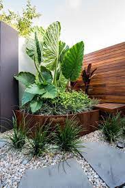 Exotic scapes has been serving the greater phoenix area, including tempe, glendale, mesa, chandler, and gilbert, for over 12 years. 35 Garden Decor Modern And Glamorous For A Big House Garden Ideas Tropical Garden Design Front Yard Landscaping Backyard Landscaping Designs