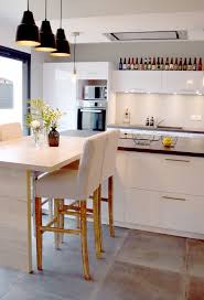 Cuisine Blanche Et Grise Moderne Emilie Peyrille Cuisine Moderne Blanche Plan De Travail Ardoi Cuisine Moderne Cuisine Moderne Blanche Chaise Haute Cuisine