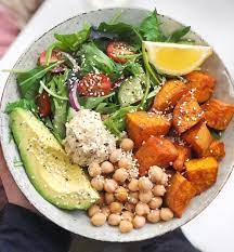 Alle Waren Topf Gerosteten Susskartoffeln Hummus Avocado Kichererbsen Avocado Gerosteten Hummus Kartoffeln In 2020 Gesunde Rezepte Essensrezepte Rezepte