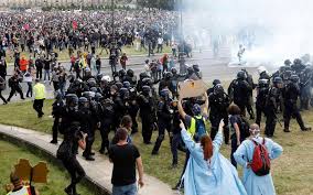 A number of groups, including those associated with the gilets jaunes (yellow vest) movement, announced their intention to hold demonstrations across the country on tuesday following the government's announcement of compulsory vaccinations for health workers and the introduction of a national. Selon Une Note De La Police Les Crs Ont Ete Vises Par Des Produits Chimiques En Marge D Une Manifestation Le Parisien