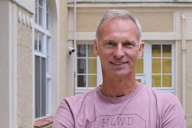 Přiznejme si, že důvodové zprávy k zákonům téměř nikdo nečte. Dominik Hasek V Zivote Jsem Bydlel Na Desitkach Mist Ale Novy Knin Je Jednoznacne Nejlepsi Misto Region