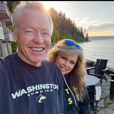 One day in Michigan. A morning visit to Grand Rapids. Renae tells me that a  lady name Jean Stoffer is a big deal. That's her store behind us. She went  from remodeling