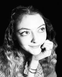 Julia Newell (@the.julia.dream) • Instagram photos and videos