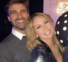 No tiene riesgo de que le preguntemos nada, no tiene que ver con la tragedia familiar de nico. Quien Es Santiago Ramundo El Actor Que Estaria De Novio Con Sofia Pachano Galan De Telenovelas Triunfa En Mexico Y Tuvo Un Romance Con Una Actriz Para Ti