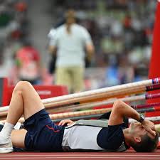 Valentin lavillenie a effacé 5,71 m à la perche samedi soir à salon de provence. Kxqwqflsonb2hm