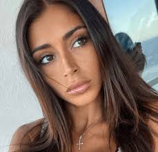 View the profiles of people named angélina lacour. Avete Mai Visto Fidanzata Sfera Ebbasta Ha 25 Anni Fa La Modella Foto