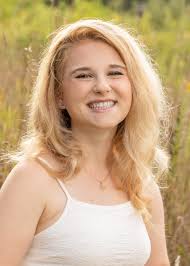 Here is a rising young talent not to be missed this Sunday at the Nashua  Farmers Market from 10am to 12pm! Julia Ducharme, student of Melissa  Elsman, Mezzo-Soprano, has performed leading roles