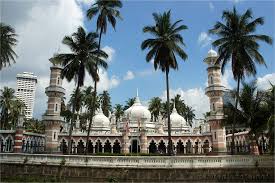 Also known as friday mosque, it is a melange of mughal, islam and moorish style of architecture with pristine surrounding. Moschee Masjid Jamek In Kuala Lumpur Beschreibung Offnungszeiten Eintritt Anfahrt