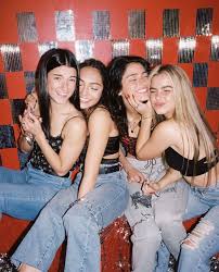 Pin By Rilyn Mothersbaugh On Friends Friend Photoshoot Friend Photos Girl Photos
