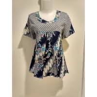 Yuk simak berbagai macam blus batik yang mungkin cocok untuk penampilan kamu. Daftar Harga Blouse Batik Modern Asimetris Bulan Juni 2021