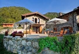 En el centro de pirineo aragonés, en la entrada de ordesa, casas adosadas de alta calidad en piedra y madera para 2, 4, 6, 8 y 20 personas en una pradera de 5.000 m2 con jardines y. 458 Casas Rurales En La Nieve En Cataluna Casasrurales Net