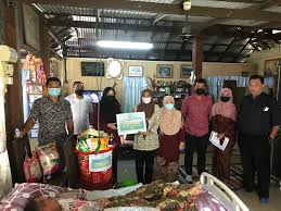 ˈkuˈala ˈtəˈrəŋˈganu), often abbreviated as k.t., is a city, the administrative capital, royal capital and the main economic centre of terengganu, malaysia. Unit Penyelarasan Pelaksanaan