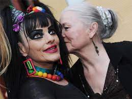 Nina hagen ist in deutschland bekannt als die „godmother of punk. Nina Hagen Wird 65 Jahre Alt Die Sechs Gesichter Des Multitalents