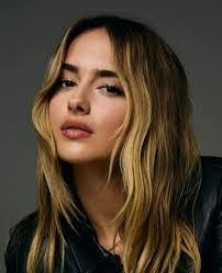 Kerri Forrest's Instagram, Twitter & Facebook