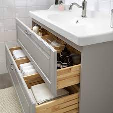 Molti modelli di lavabi bagno sono progettati per essere montati su mobili che fanno spazio a creme, saponi e altri prodotti. Ikea Bagno I Mobili Del Catalogo 2020 Lasciati Ispirare