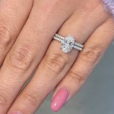 1 5 Carat Ovaldiamond Center With And Without A Halo Swipe Left To Compare Both First Design Is Our Signature Wrap Style Model Rs 217 And Is Followed By In 2020