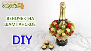 какой подарок можно подарить маме на новый год своими руками Venochek Na Shampanskoe Dekor Shampanskogo Na Novyj God Svoimi Rukami N Podarki Novogodnie Podarki Dekor