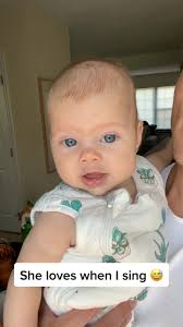 She loves when I sing 😅 #singing #dad #dadtok #singer #baby #daughter