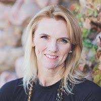 Laura Beil's Instagram, Twitter & Facebook