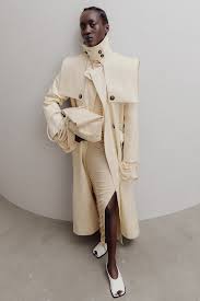 Belt with rectangular metal snap fastener, and four invisible fasteners. 900 Style Ideas In 2021 Style Fashion How To Wear