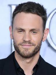 Theory: one of the reasons they hired Charlie Vickers is because he's just  like Viggo/Aragorn. He's only really hot when long haired and dirty. :  r/LOTR_on_Prime