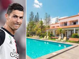Casa em frente a cristiano ronaldo totalmente murada e cercada, em lote de 5000 m2, totalmente ajardinada, com circuítos de manutenção e. Cristiano Ronaldo In Isolamento A Madeira Si Trasferisce In Una Supervilla E Si Allena Allo Stadio Corriere It