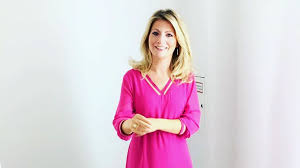 Eine reporterin von rtl hat sich vor einer schalte aus dem hochwassergebiet mit matsch eingerieben. Und Schon Wieder Nachste Rtl Moderatorin Ist Schwanger Promiflash De