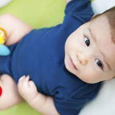 Que fait le père de élise? Mon Bebe A La Tete Plate Que Faire Femme Actuelle Le Mag