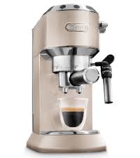 At only 15cm wide, the de'longhi ec685 dedica style boasts a sleek design for minimalist kitchens, and allows you to handcraft your perfect coffee in in addition, a thermoblock heating system means this machine is ready to use in just 40 seconds. Amazon De De Longhi Dedica Style Ec 685 Bk Espresso Siebtragermaschine Espressomaschine Mit Professioneller Milchschaumduse Nur 15 Cm Breit 1 Liter Wassertank Vollmetallgehause E S E Pads Geeignet Beige