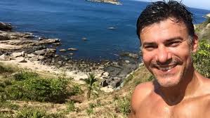 Leo vieira, leonardo peretti reibnitz & trovao rocha). Leonardo Vieira Diz Que Contou Para Os Pais Que Era Gay Aos 15 Anos Apos Flagra Do Irmao Famosos Extra Online