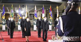 Jun 26, 2021 · 이준 열사(네덜란드), 윤봉길 의사(중국), 홍범도 장군(카자흐스탄), 김좌진 장군(중국)의 부조 작품을 전달했다. Jayaknftlqlp M